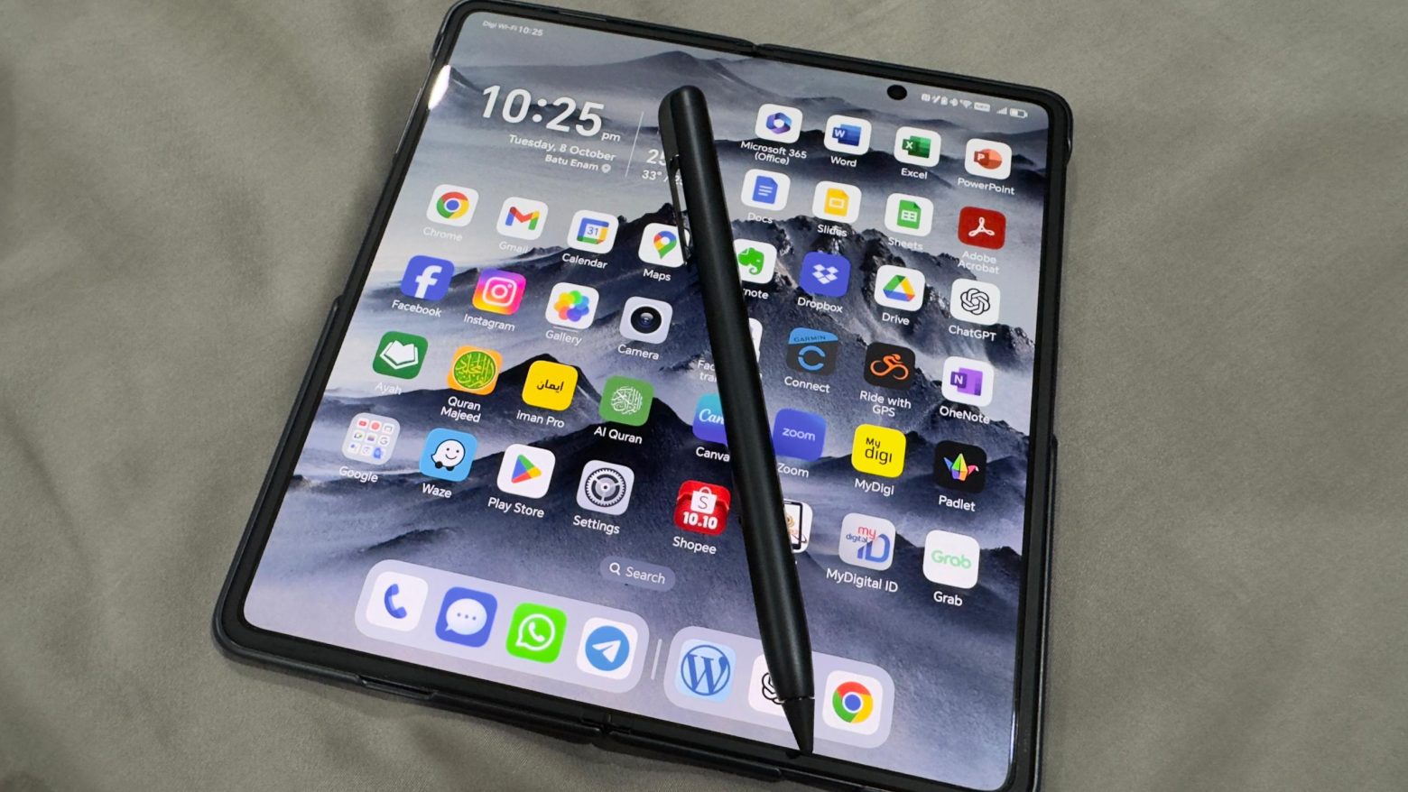 HONOR Magic V3 and Magic Pen
